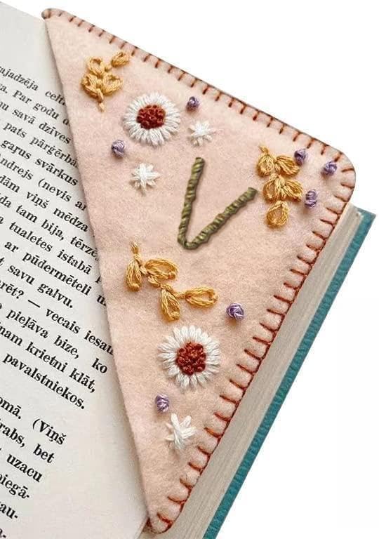 26 Letters Personalized Hand Embroidered Corner Bookmark, Felt Triangle Page Stitched Corner Handmade Bookmark,Unique Cute Flower Letter Embroidery