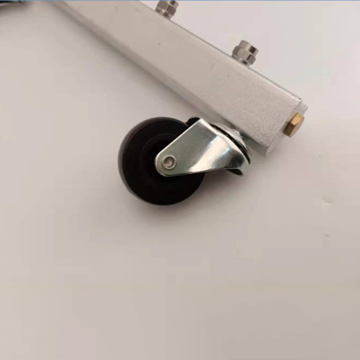 FOMIYES 2 Piezas Cepillo para Lavar el Chasis del Coche de Acero Inoxidable y Latón, Fácil de Limpiar y Evita Agacharse, Adecuado para Limpieza Hidrolimpiadora en Talleres