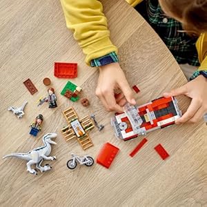 Amazon.co.jp - レゴ® ジュラシックワールド ヴェロキラプトルをおびき出せ：ブルーとベータ 76946