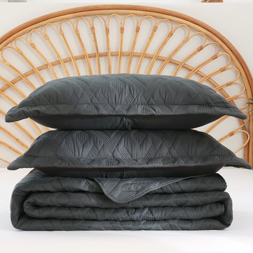 Image of EVENHUG Quilt Set King Size Soft Lightweight Bedspreads with 2 Pillow Shams Reversible Bedding Coverlets for All Seasons 3 Piece (106 inchx96 inch)