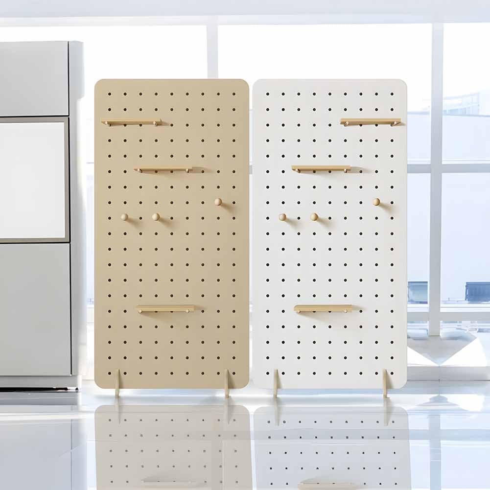 Genérico Wolnostojący perforowany stojak na drewno: mobilny organizer na ozdoby i narzędzia, uniwersalne panele do przechowywania 50 x 50 cm, eleganckie rozwiązanie z białą perforowaną tablicą.