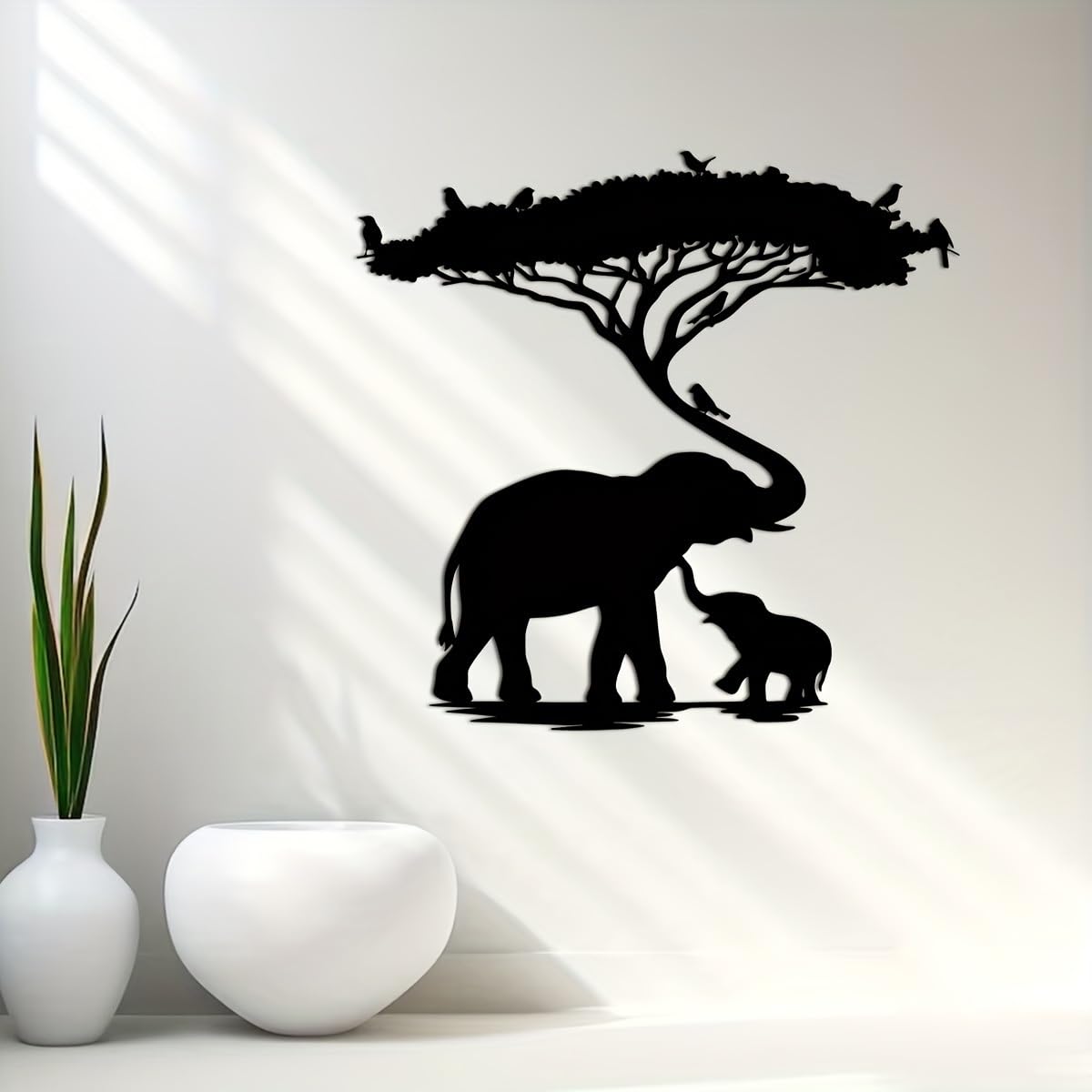 Decoración de pared abstracta contemporánea de metal, escultura Art Déco de madre y bebé elefante: elegante para el hogar moderno, regalo creativo para inauguración de casa, ideal 15.75" x 15.13"