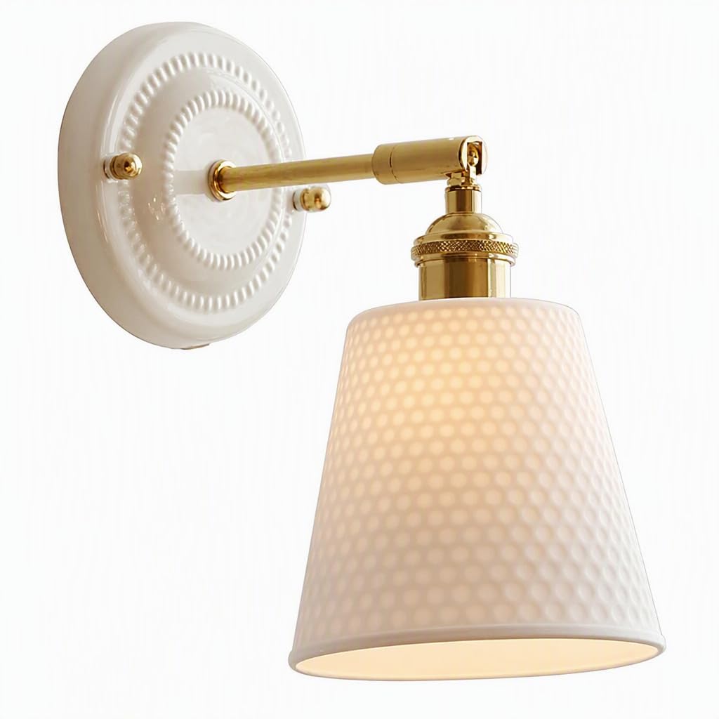 Applique da Parete in Stile Francese Vintage in Ottone con Paralume in Vetro opalino Bianco a Coste, Lampada Dorata per Camera da Letto, cameretta dei Bambini, Soggiorno, Veranda e Ingresso.