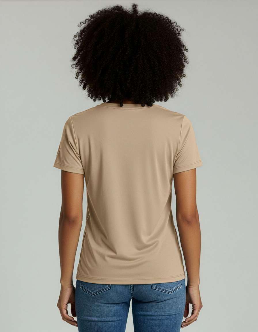 Real Essentials 4er-Pack: Kurzärmeliges Damen-T-Shirt aus Baumwolle mit V-Ausschnitt in klassischer Passform (in Übergröße erhältlich)