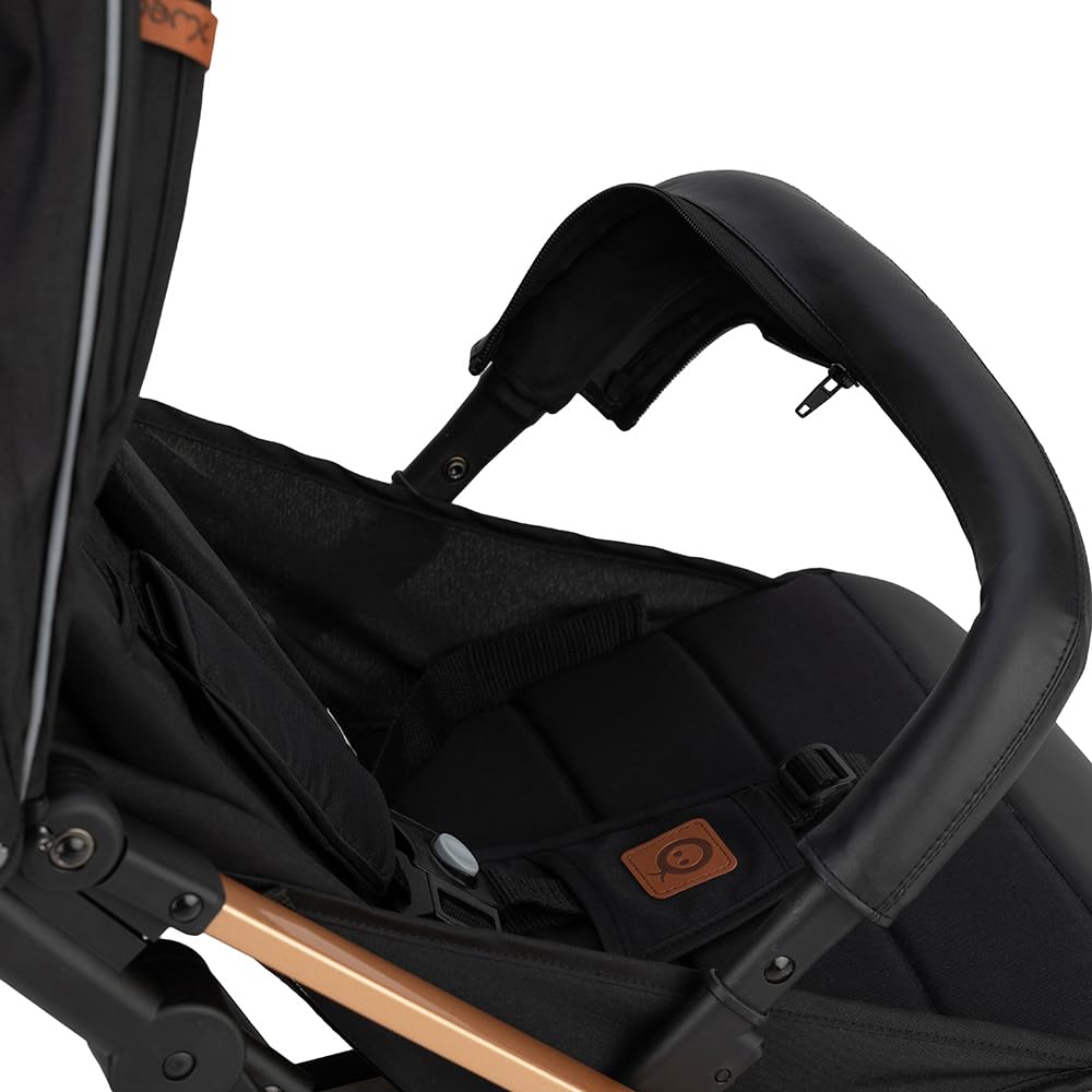 MoMi ESTELLE Poussette compacte légère et pliable dès 6 mois jusqu'à 15 kg, dossier inclinable, repose-pieds réglable, roues amorties, grand panier, harnais 5 points