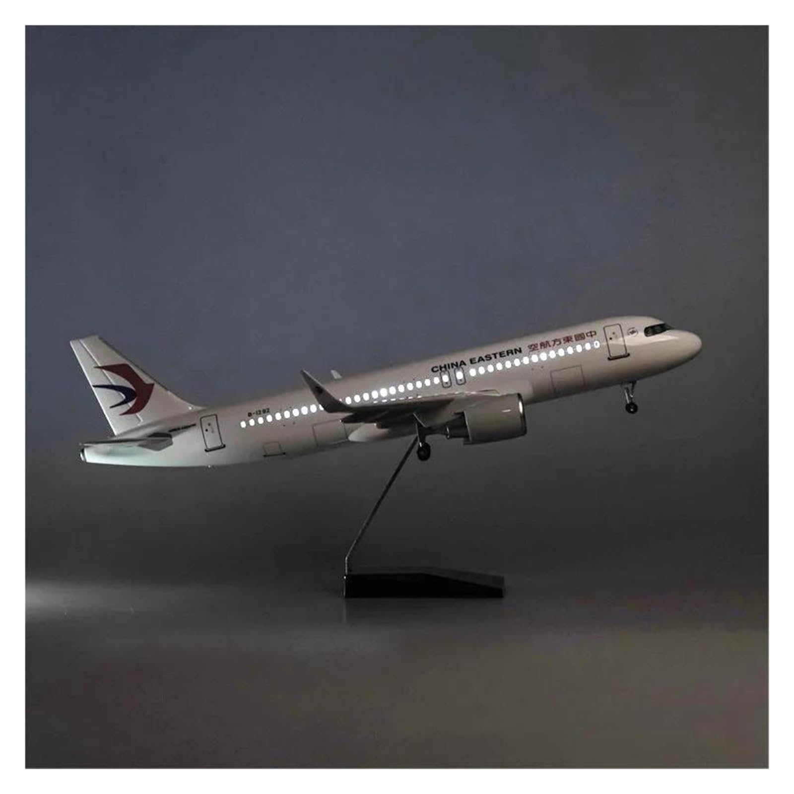 Maquette avion A320 1/80 avec LED en résine pour collectionneur