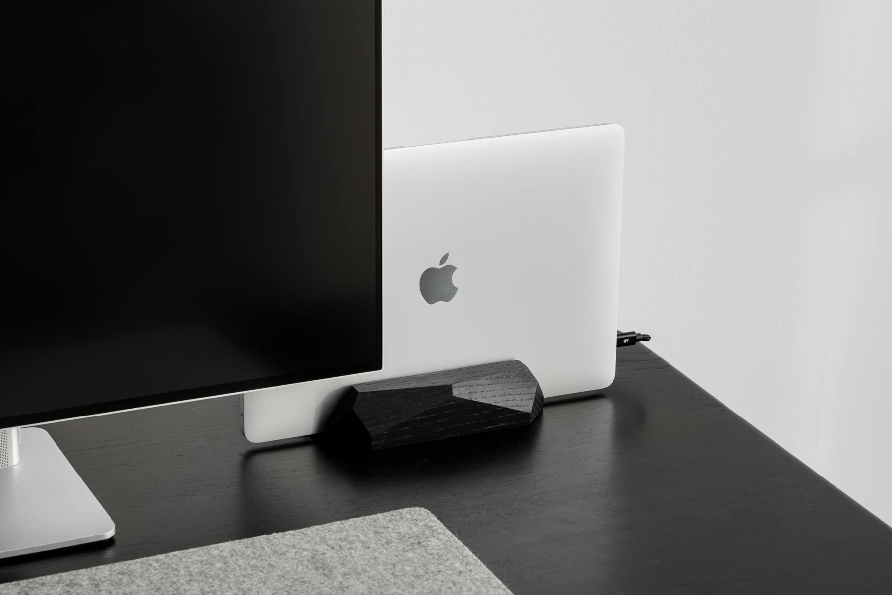 Amazon.com: Oakywood Vertical Laptop Stand Wood - Adjustable