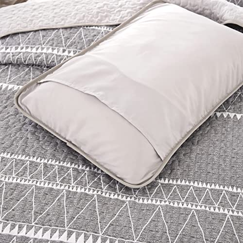 Grey Quilt Set King, Boho Striped Triangle Printed Bedding Bedspread Coverlet Set, Soft Microfiber Lightweight Bohemian Quilt Set For Summer 3 Pieces (1 Quilt + 2 Pillowcases) 90X104 Inches #TOP7