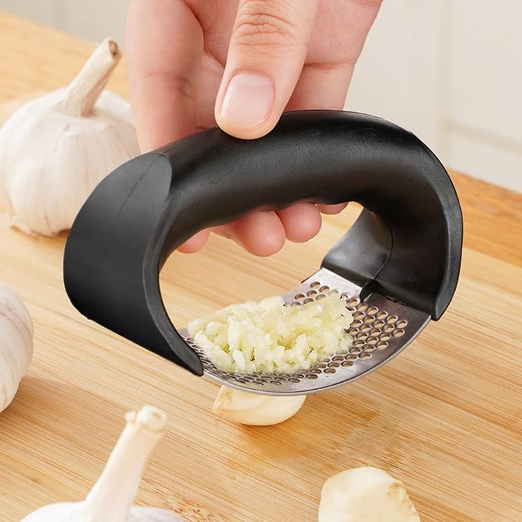Garlic Press,Stainless Steel Garlic Mincer Crusher,Easy to Use and Clean,Ergonomic Handle,Easy Kitchen Gadget for Effortless Smashing,Kitchen Essentials,Home and Kitchen Utensils Accessories,Cooking
