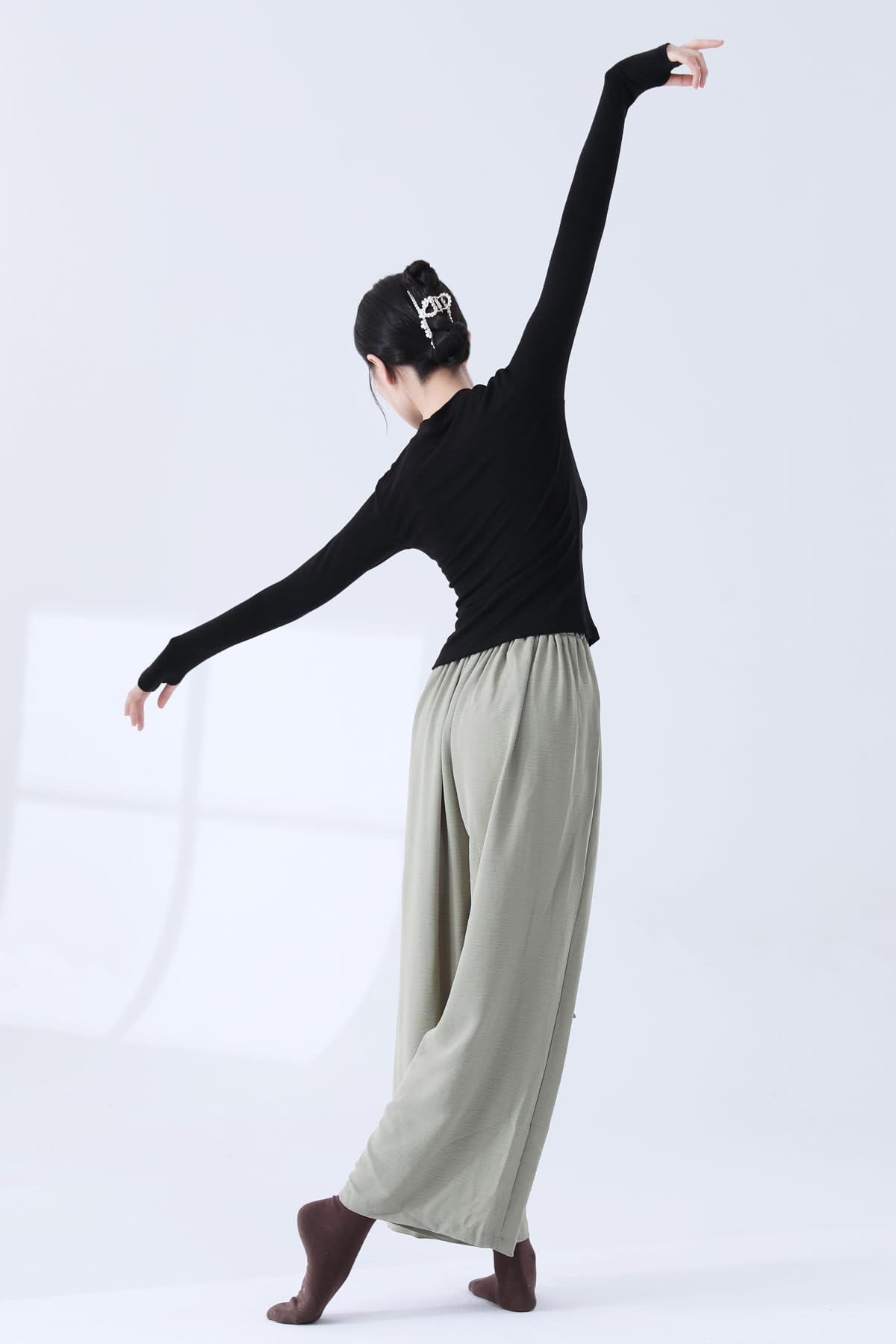 Angcoco Women's Elegant V Neck Long Sleeve with Thumb-Hole Tops for Dance Practice Black