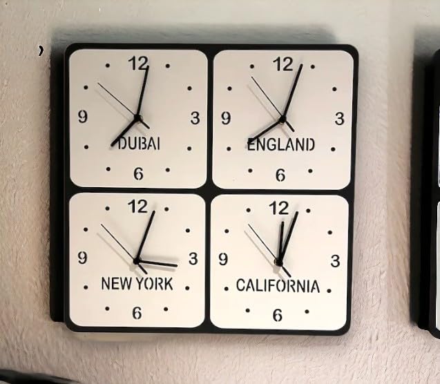 Super Cool Creations Horloge carrée 45 cm avec quatre fuseaux horaires personnalisés, noir et blanc
