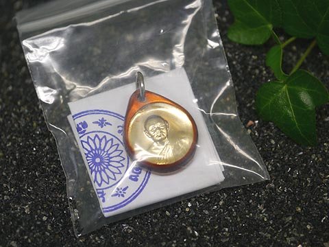 Amazon｜タイ-ワット・ピクントーンのプラクルアンその1