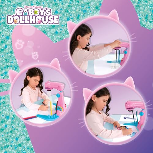 Lisciani - GABBY’S DOLLHOUSE Zeichenschule - LED-Projektor zum Zeichnen lernen - Für Kinder ab 4 Jahren - 4 Disketten mit Bildern, Blättern & Filzstiften enthalten - Gabby’s Dollhouse