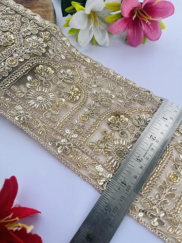 Patrón floral en encaje bordado dorado ancho para decorar trajes de gala y eventos 4