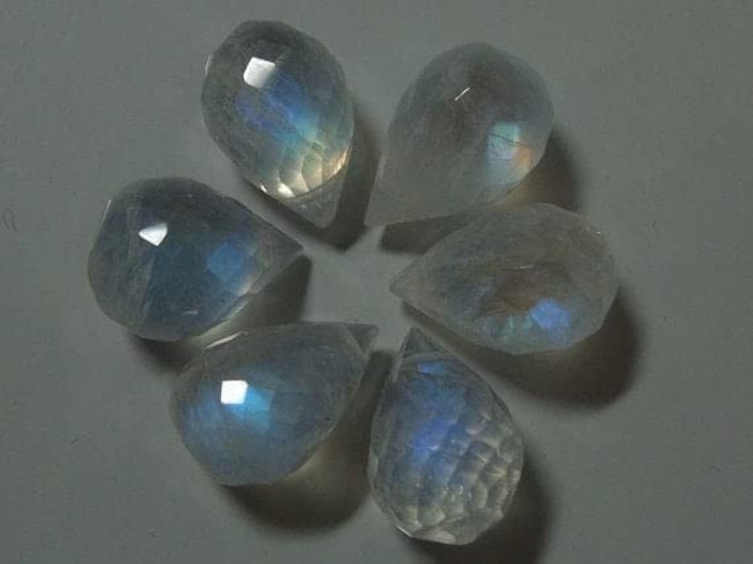 Pierre de lune bleue naturelle en goutte facettée pour perles et bijoux DIY