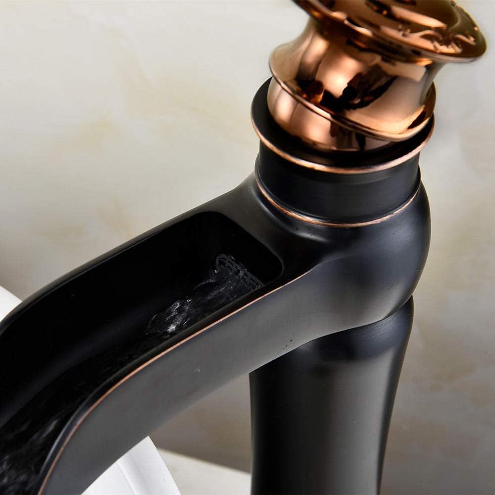 Robinet noir unique pour lavabo de salle de bain pour rénover une maison de campagne