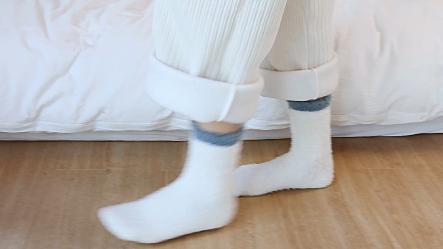 Calze termiche da donna in pile corallo, calzini a striscia, colorati, leggeri, sportivi, per il tempo libero, calzini invernali, morbidi, caldi, comodi e lunghi, per bambini 35 38, bianco, Taglia