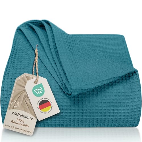 LAYNENBURG Premium Tagesdecke 150 x 200 cm - Waffelpique 100prozent Baumwolle - leichte Sommerdecke Waffeloptik - Baumwolldecke als Bett-Überwurf, Sofa-Überwurf, Couch-Überwurf - Sofa-Decke (Petrol)