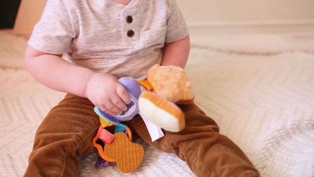 Amazon.com: Melissa & Doug Multi-Sensory Take-Along Clip-On Infant