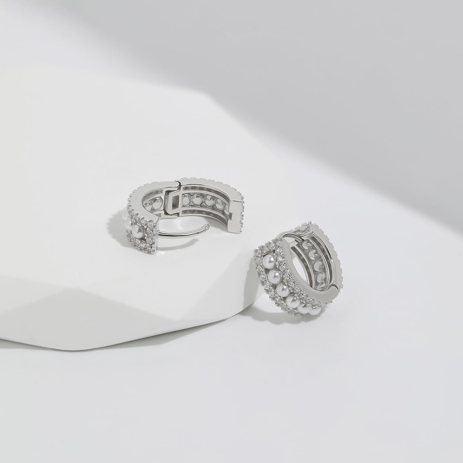 Meissa Pendientes Aro con Perlas para Mujer, Plata de Ley 925 con Baño en Oro o Plata Incrustaciones de Circonitas y Perlas Cierre de Bisagra