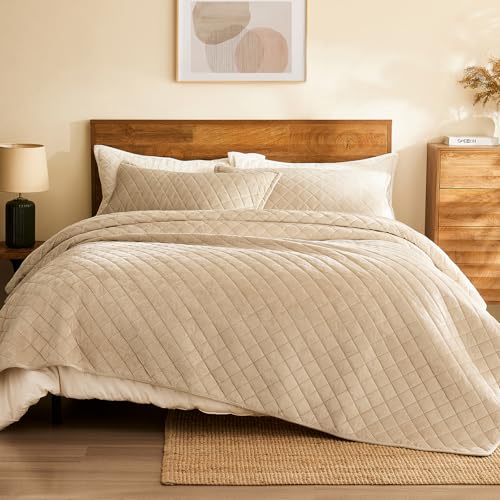 LAGRATY Velvet Quilt King Size: 3-Piece Reversible Luxury Velvet Bedding Comforter Set - Lightweight Oversized Quilted Bedspread Coverlet with 2 Pillow Sham for All Season - Light Taupe Quilt