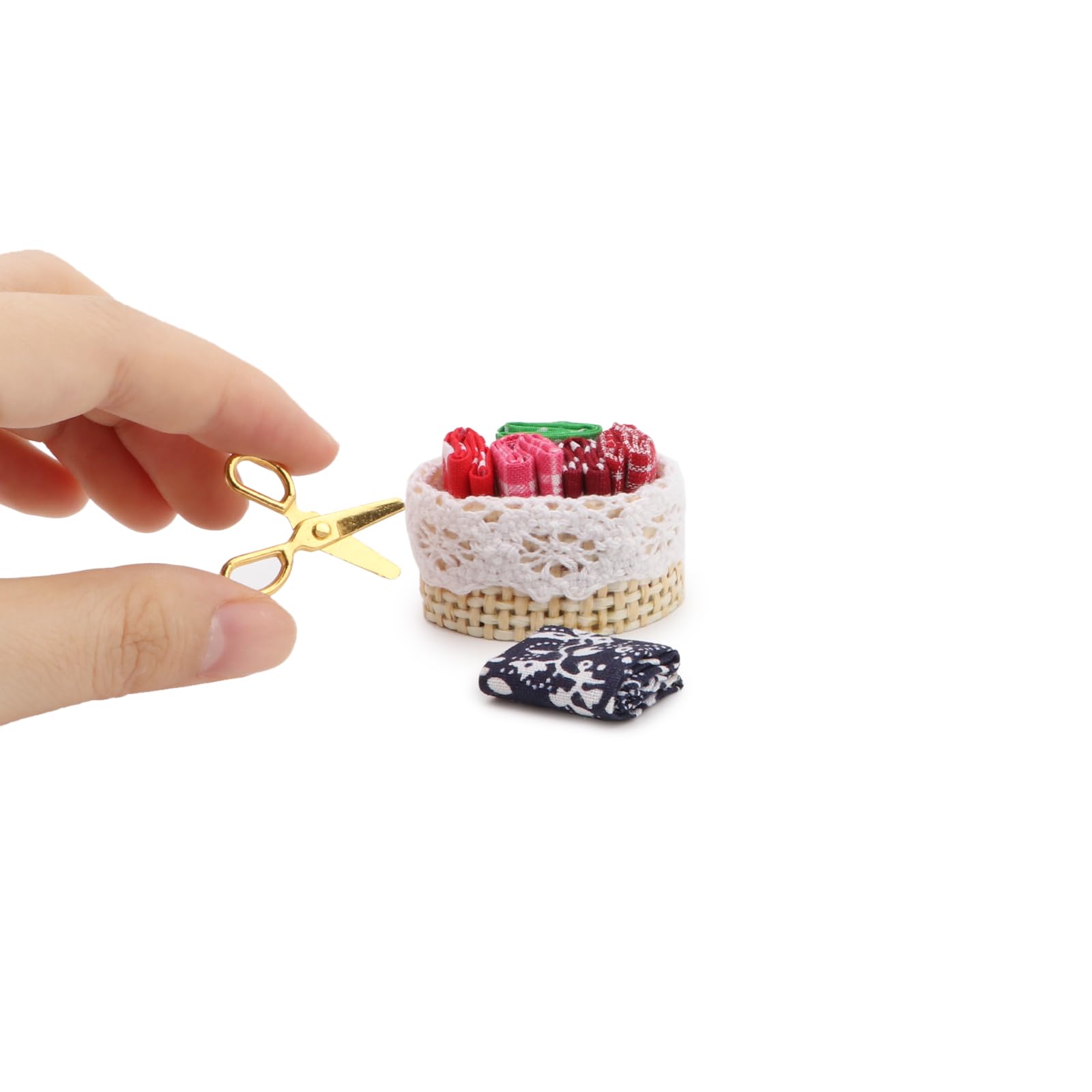 Dollhouse Accessories Miniature Sewing Tool Kit 1:12 Sewing Room Accessories Sewing Basket Simulation Model Dollhouse Decorations (C)