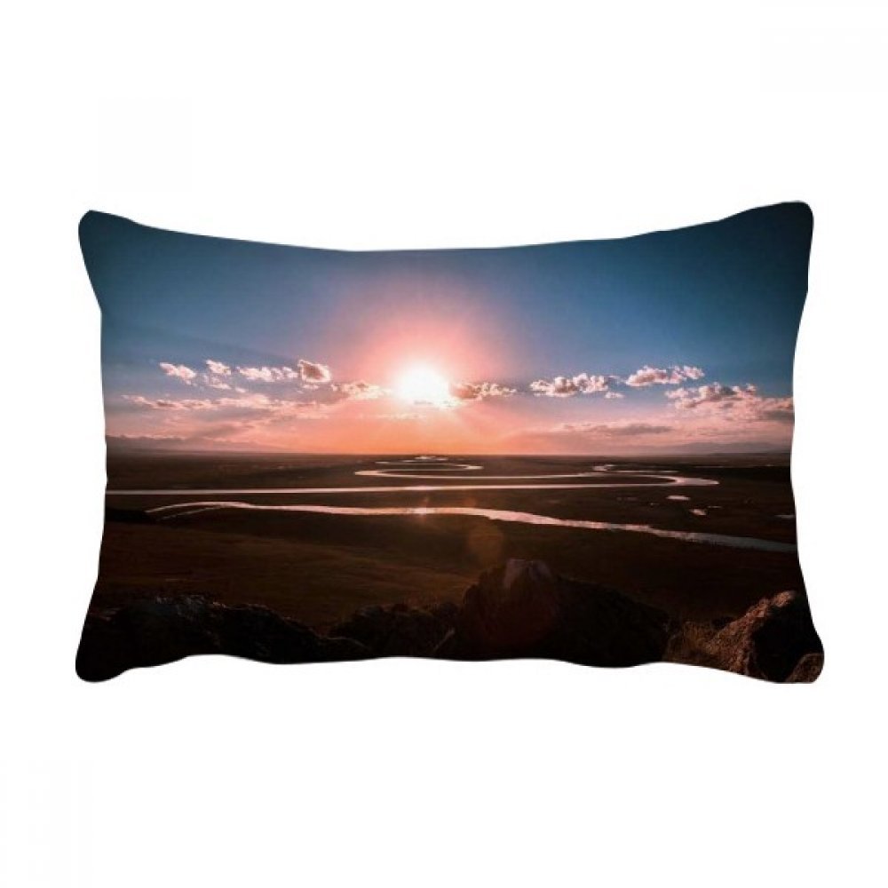 Coussin lombaire Jeter Red Sky Dark Clouds : l'idée cadeau déco originale pour canapé