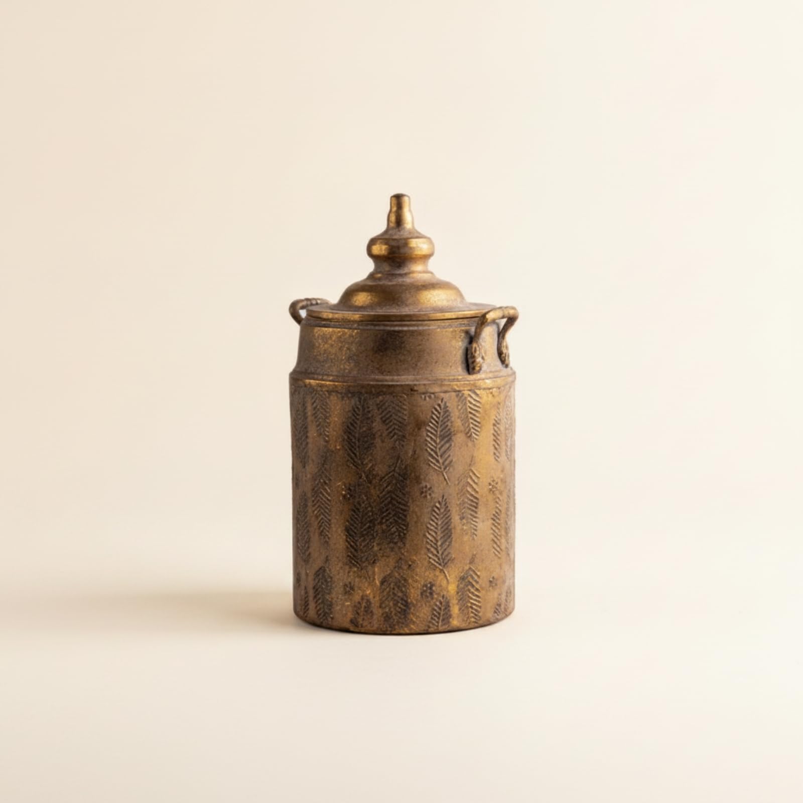 Vaso Decorativo in Metallo Vaso Ornamento Jarra Lidded con Coperchio Piccolo Decoro Foglia in Rilievo Manico Presa Laterale Antico Stile Country, A2836