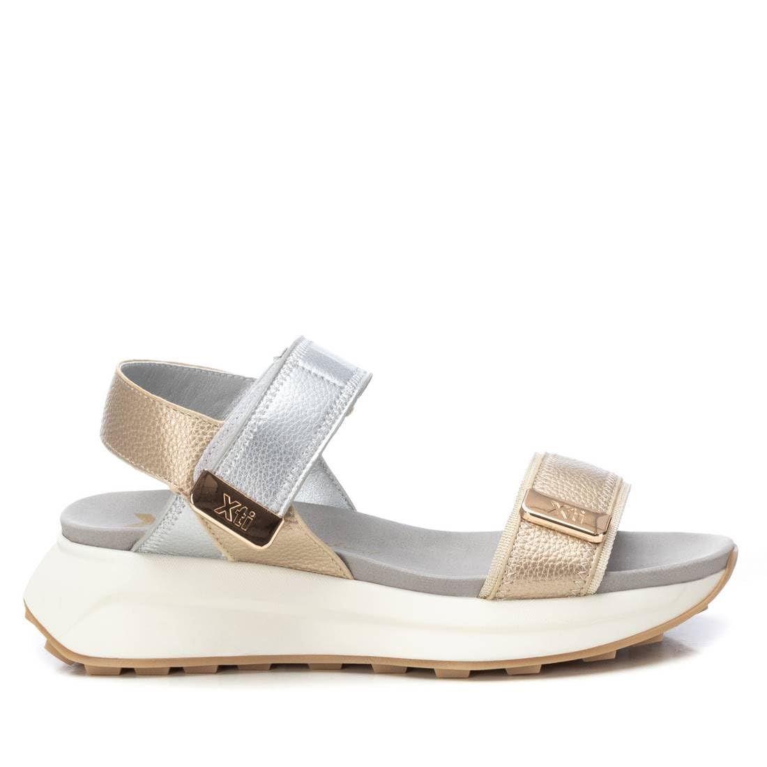 XTI - Sandalia Mujer Oro - Calzado Cómodo y Versátil - Moda casual - Modelo 14387405 (Talla 36)