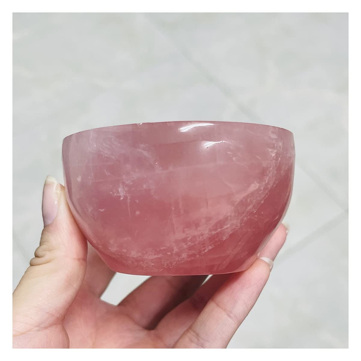 Piedras de cristal rosa natural en cuenco decorativo de alta gama