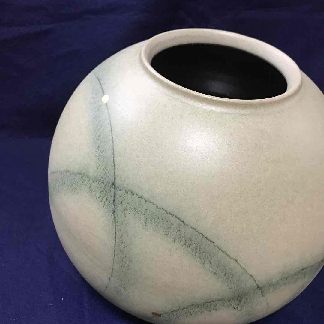 新品未使用　信楽焼　花瓶　赤　紅　黒　木箱入り　大原薫　伝統工芸士 最終再値下げ新品 信楽焼 大原薫作 高さ約24 幅約24 花瓶 - メルカリ