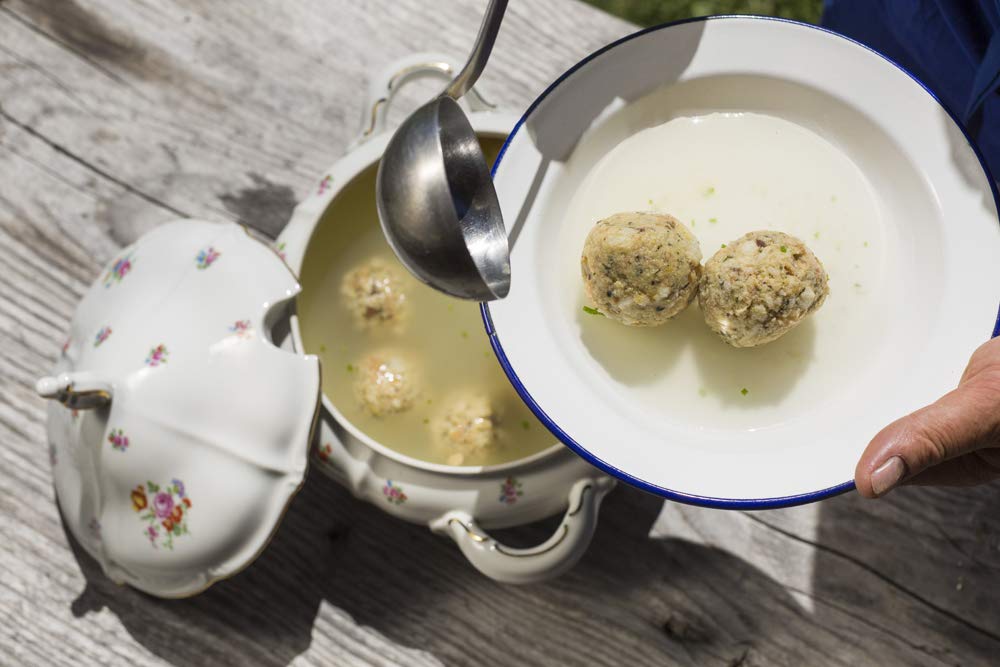 GUSTOS - 3 Packungen Speckknödel von Gustos, jeweils 4 Stück. Hergestellt nach Traditionsrezept der Südtiroler Familien, lecker und schnell zubereitet. Mit geräuchertem Speck.
