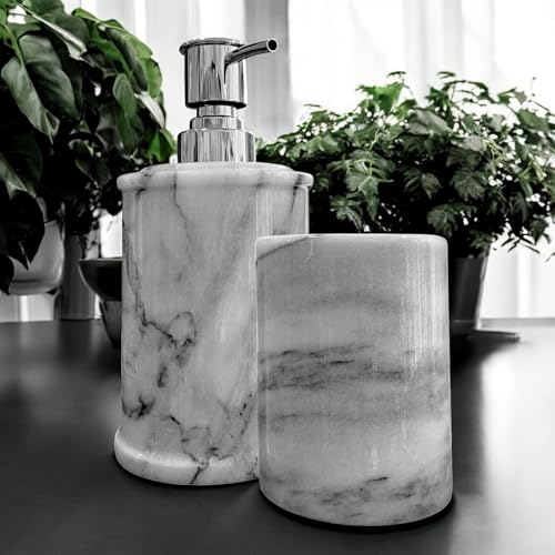 Accessoires de salle de bain en marbre blanc de Carrare chic