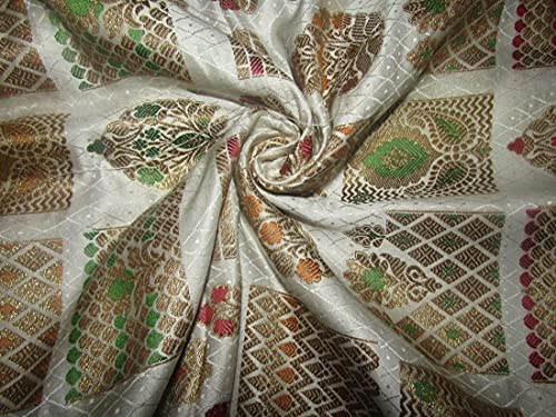 Tissu brocart de soie blanc ivoire or métallisé évite les plis mous en couture