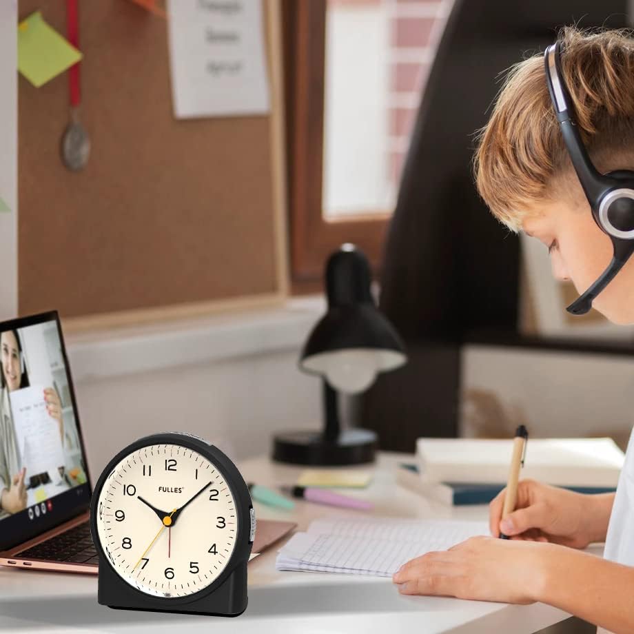 Miniatura 5 de Reloj despertador analógico silencioso sin tictac, durmientes pesados, repetición, 6 sonidos de despertador, funciona con pilas y funciones de luz,