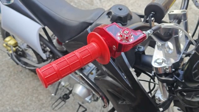 Amazon.com: Motorcycle Throttle Grip 7/8