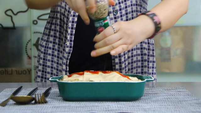 Amazon | YFWOOD 耐熱皿 グラタン皿 2個セット 650ml スクエア レッド