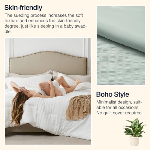 Image of Quataly Queen Comforter Set 3PCS Seersucker Lightweight Bed Set for All Season,1 Elegant Sage Green Comforter (90 inchx90 inch) and 2 Soft Pillowcases (20 inchx30 inch)