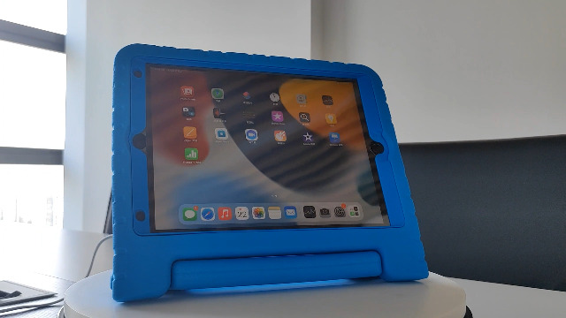 AVAWO Kids Case for Apple iPad 2 3 4 - Light Weight Shock