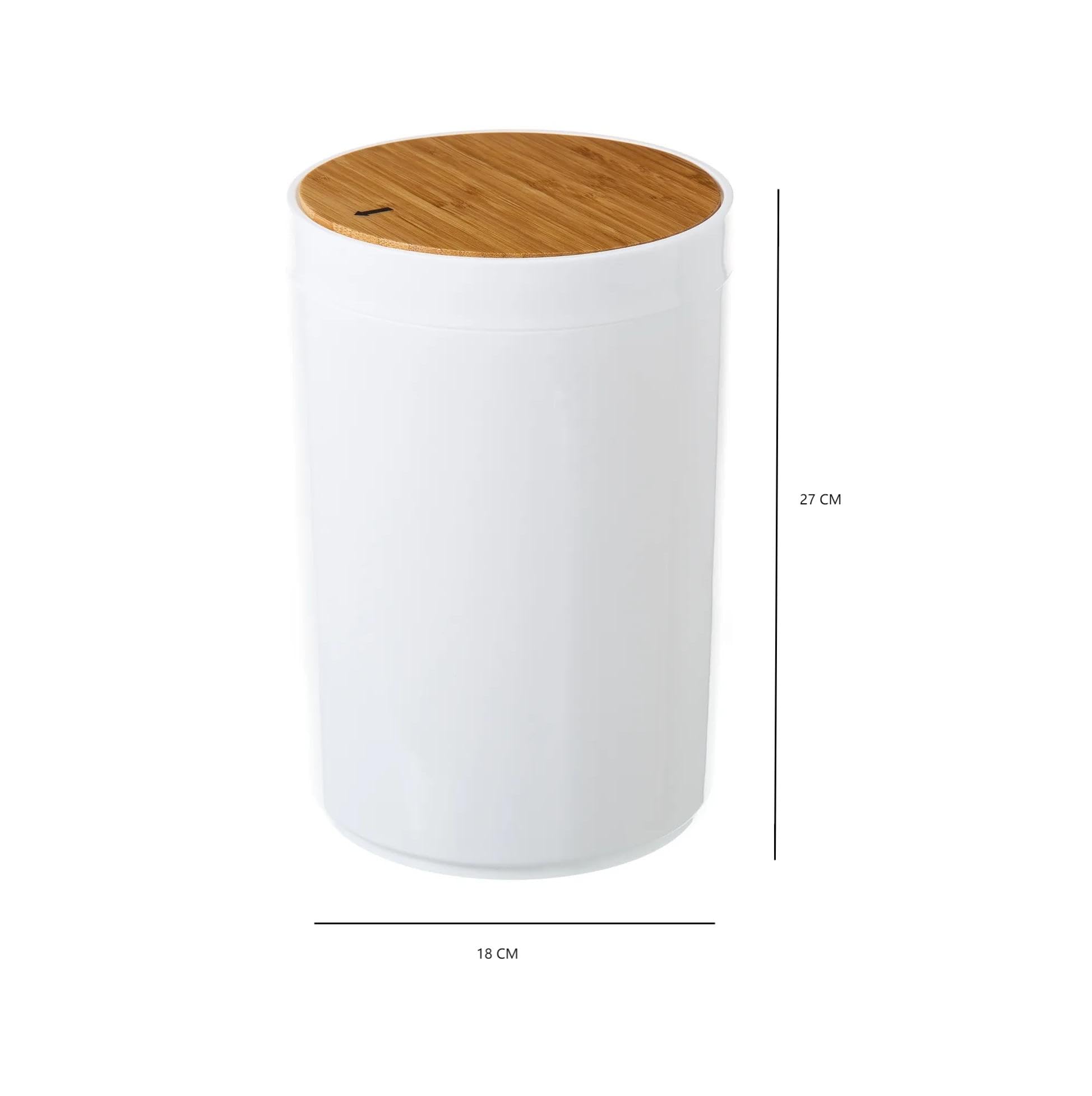 DAMDAM GO Papelera de Baño 5L con Tapa Basculante de Bambú Natural, Cubo de Basura Pequeño Blanco Diseño Minimalista Moderno para Baño, Dormitorio y Oficina