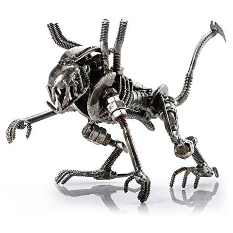 Escultura de metal reciclado inspirada en xenomorfo Cover
