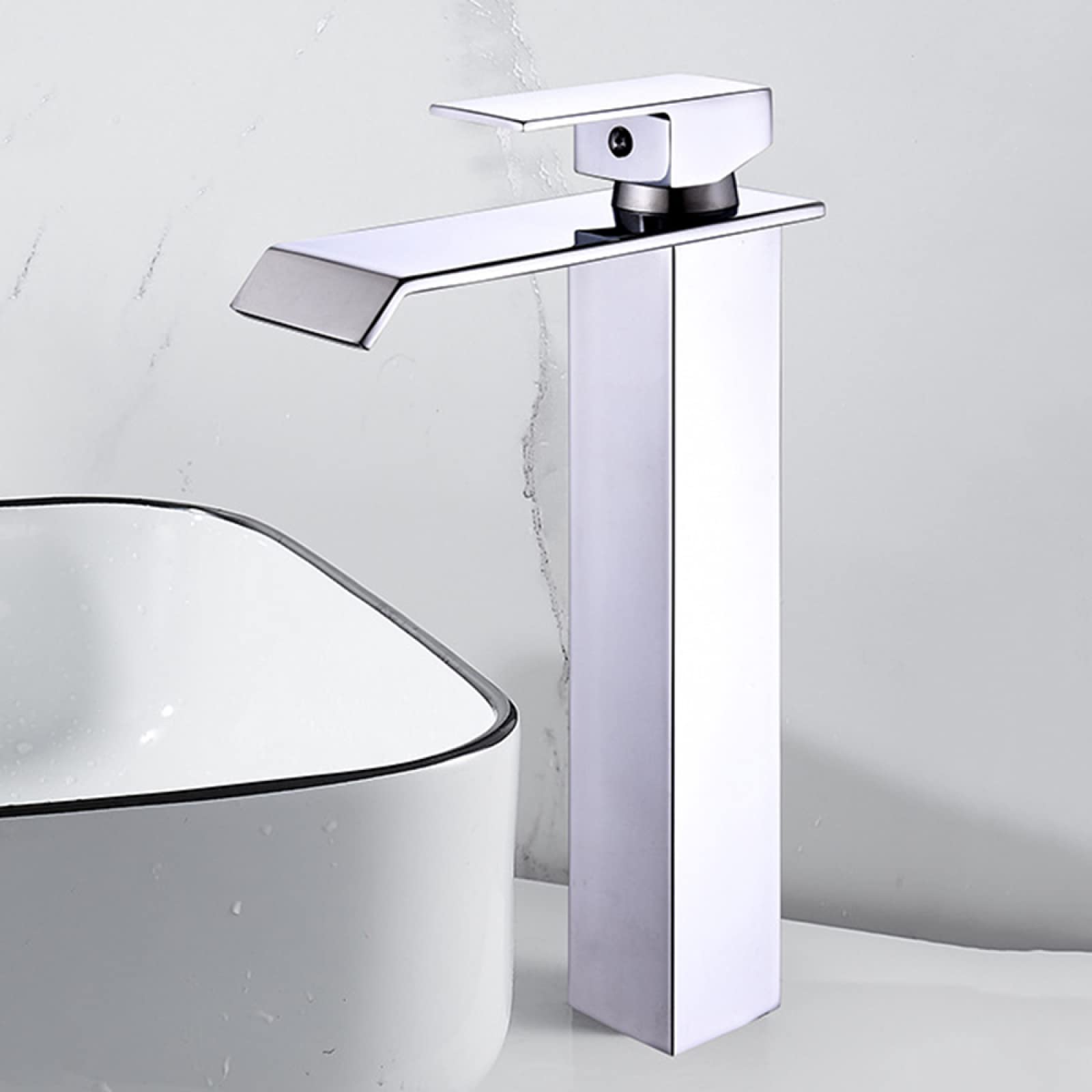 Robinet d'évier de salle de bain en acier inoxydable avec finition miroir