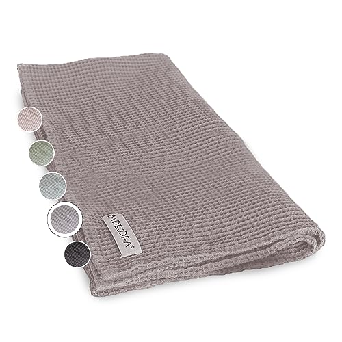 BADESOFA® Badetuch groß 100x200 cm aus Baumwolle – Schnelltrocknendes Sauna-Handtuch in modernem Waffelpiqué – Weich & leicht auf der Haut – Großes Saunatuch in Taupe