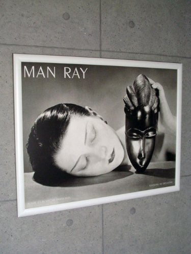 額装済/黒と白/マン レイ Amazon.co.jp: ポスター マン レイ 黒と白 : Home & Kitchen