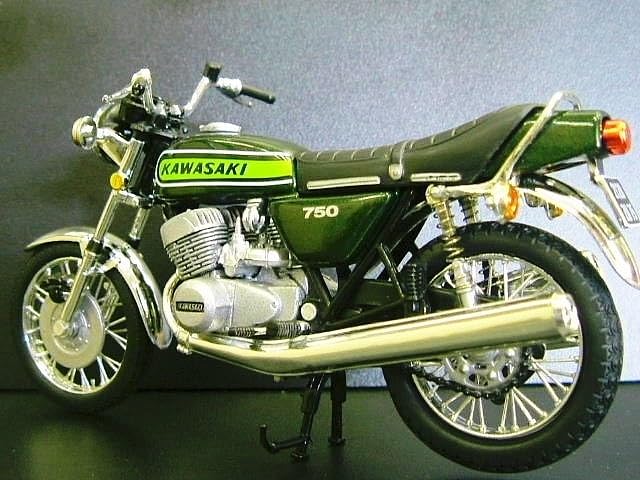 Amazon | 1/18 カワサキ マッハ 750 H2 750SS H2 750 SS h2 Mach Ⅳ