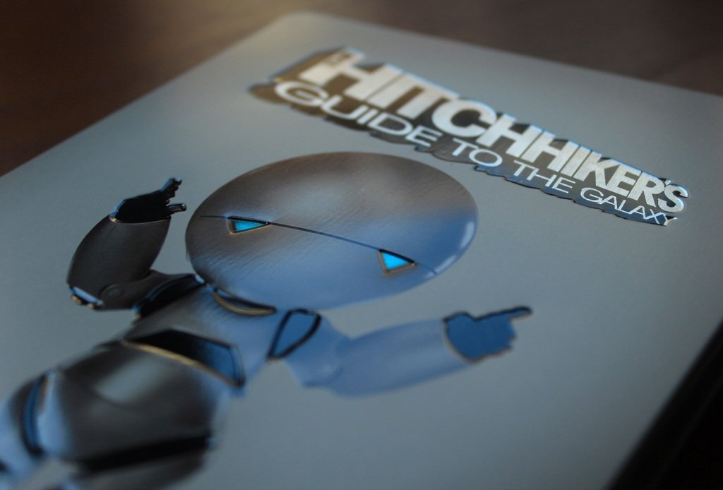 The Hitchhiker's Guide to the Galaxy (Steelbook Edition) [ Blu-Ray, Reg.A/B/C Import - United Kingdom ]