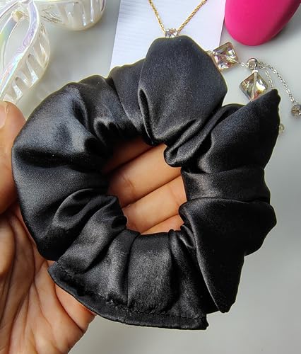 Image of New Gift Hamper Set, Includes Scrunchies, Hair Clips, Necklace Chain, Trendy Earrings, Makeup Blender with Box of Hamper For Gifting & Personal Use(7 Accessories)