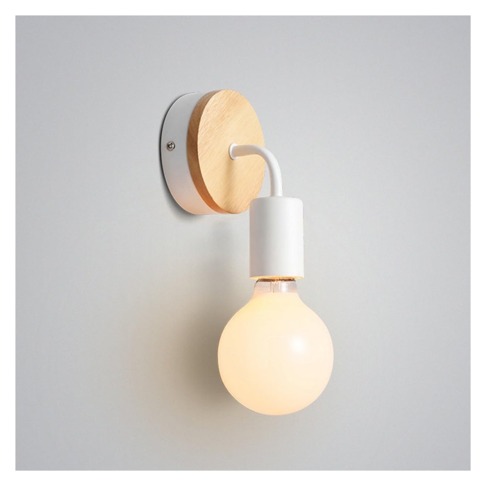Applique nordique en bois massif et fer blanc au design minimaliste épuré