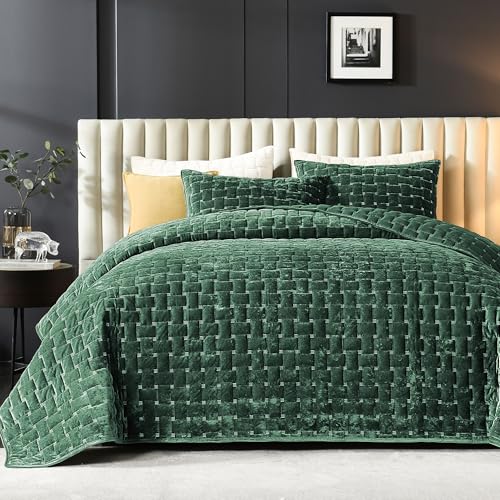 Image of Grassix Velvet Quilt Set Queen Size, Luxury Geometric Design, Dark Green | Lightweight Velvet Comforter with 2 Pillow Shams, Ultra Soft Bedspread Coverlet, Quilted Bedding Set for All Seasons, 90 inchx96 inch