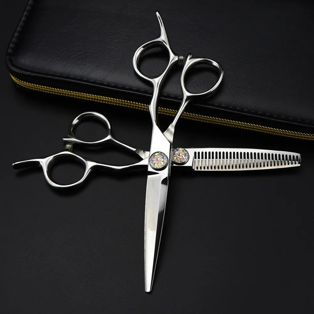 Ciseaux de coupe de cheveux à la maison pour rafraîchir les franges en famille